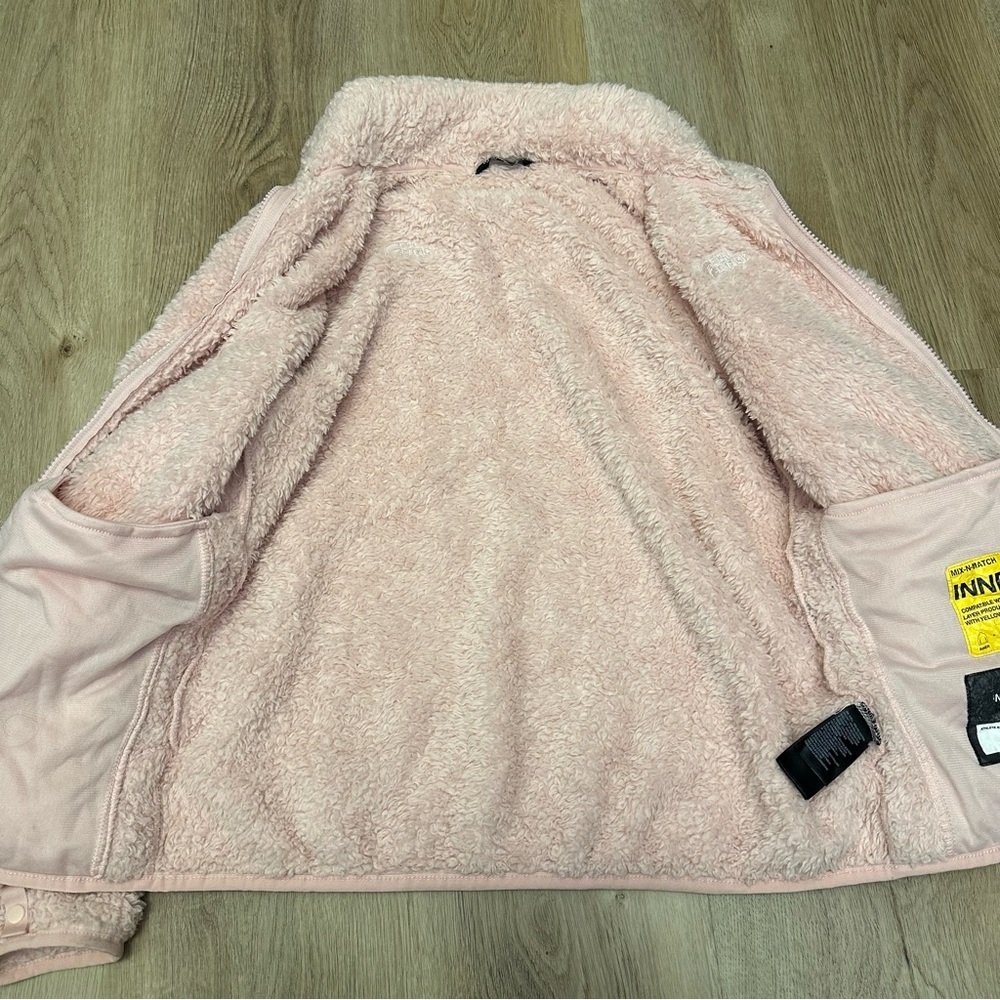 The North Face Soft Pink Fleece Jacket - Picture 5 of 9
